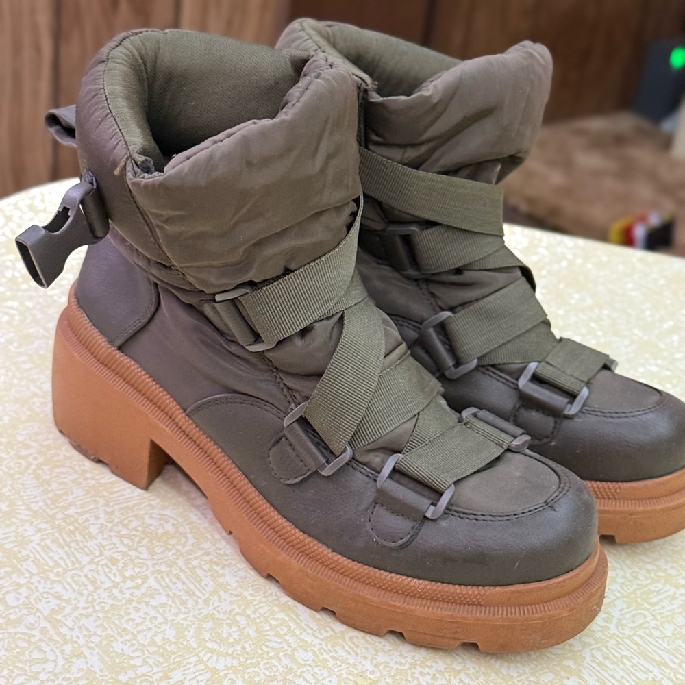Stylish Olive Green Women's Boots